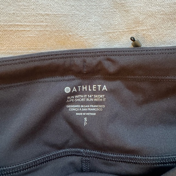 Athleta run with it 14” skort in black & white - Picture 3 of 7